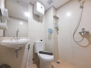 Standard Apartment | Bathroom - Best Deal And Comfy 2Br At Apartment Gateway Pasteur (Cimahi)
