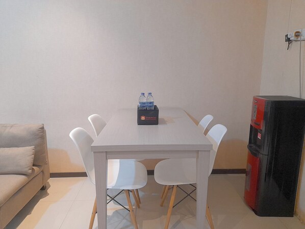 Apartemen Standar | Makan di kamar