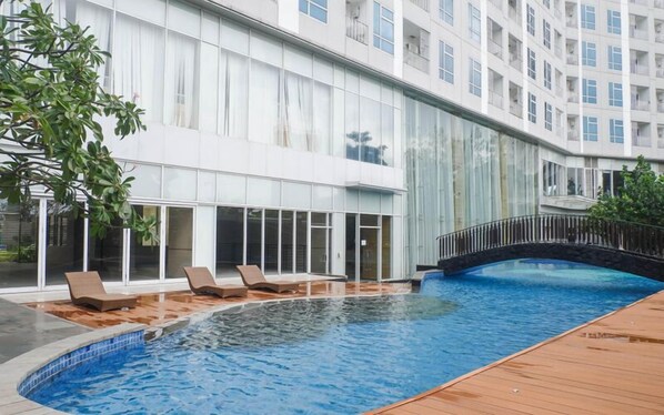Pool - Spacious Studio Room At Grand Sungkono Lagoon Apartment (Surabaya)