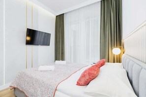 1 bedroom, iron/ironing board, WiFi, bed sheets - Comfortable Apartment | Balcony | Close to Old Town (Kraków)