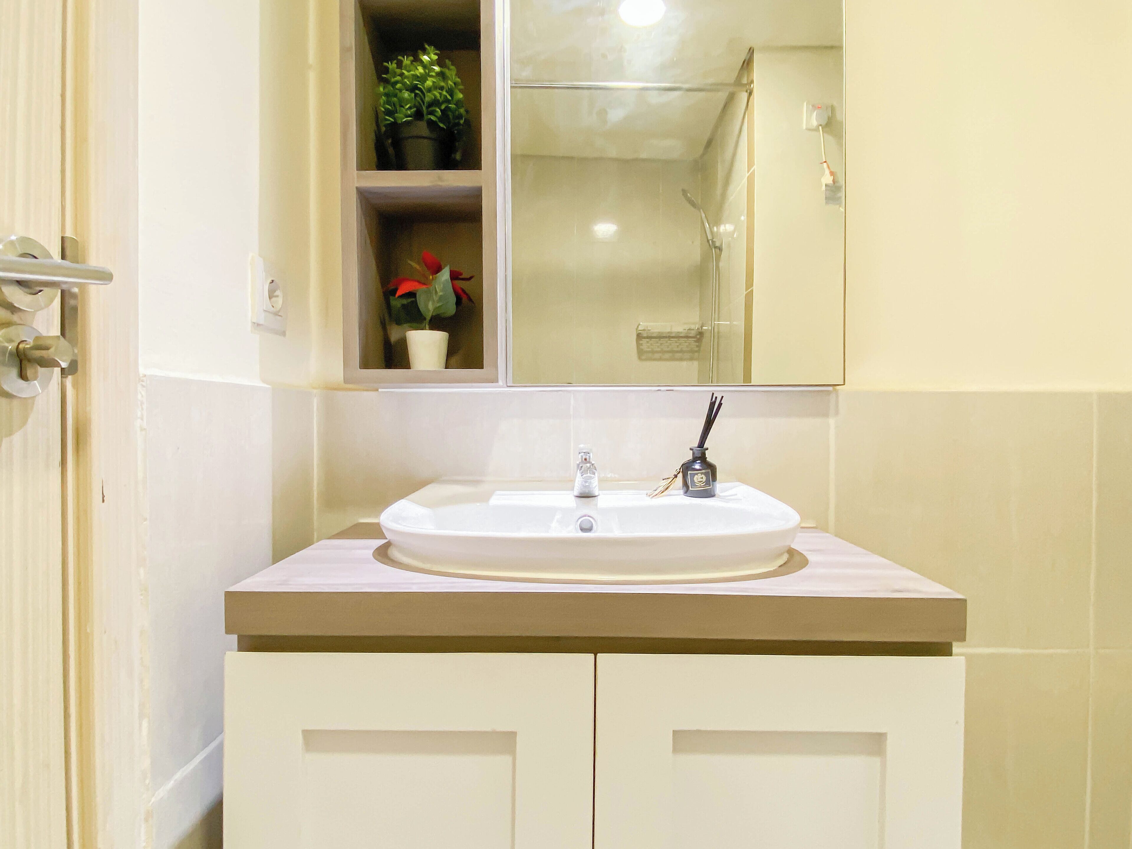 Standard Apartment | Bathroom