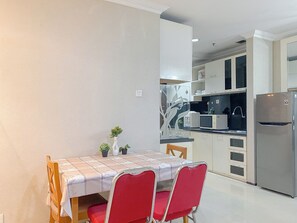 Standard Apartment | In-room dining - Modern And Homey 2Br Apartment Mangga Dua (Jakarta)