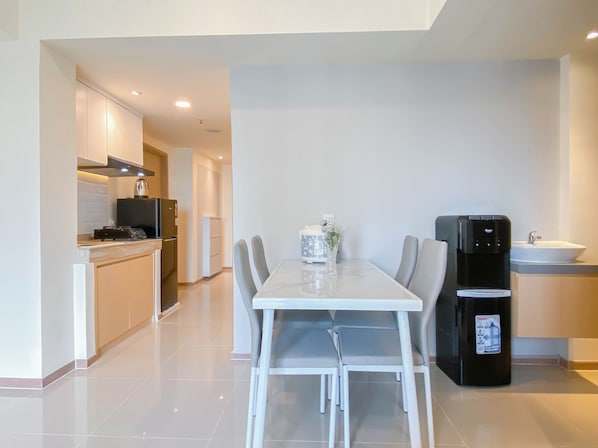 Standard Apartment | In-room dining