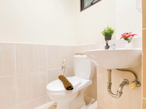 Standard Apartment | Bathroom