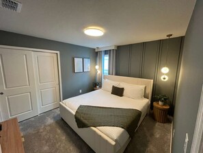 8 chambres, fer et planche à repasser, Wi-Fi, draps fournis