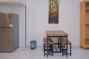 Standard Apartment | In-room dining