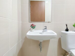 Standard Apartment | Bathroom