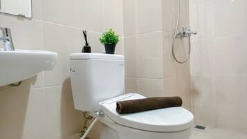 Standard Apartment | Bathroom