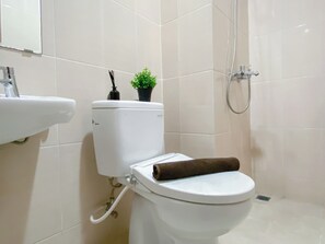 Standard Apartment | Bathroom