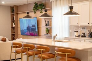 Interior - 8 Bedrooms / 6 Bathrooms / Windsor Cay (16195CC) (Clermont)