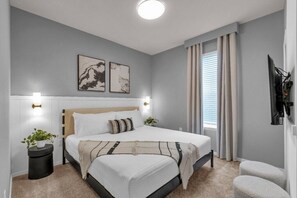 8 bedrooms, iron/ironing board, WiFi, bed sheets - 8 Bedrooms / 6 Bathrooms / Windsor Cay (16195CC) (Clermont)