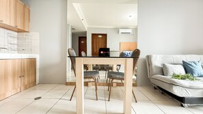 Standard Apartment | In-room dining