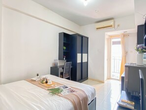 Standard Apartment | Bed sheets - Minimalist Studio Apartment At Margonda Residence 2 (Depok)