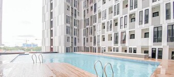 阿爾頓三寶瓏的簡約白色一室公寓