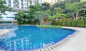 Pool - Studio Apartment Near Kalibata Station At Woodland Park Residence (Jakarta)