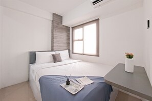 Bed sheets - Modern Minimalist 2Br At Urbantown Serpong Apartment (South Tangerang)