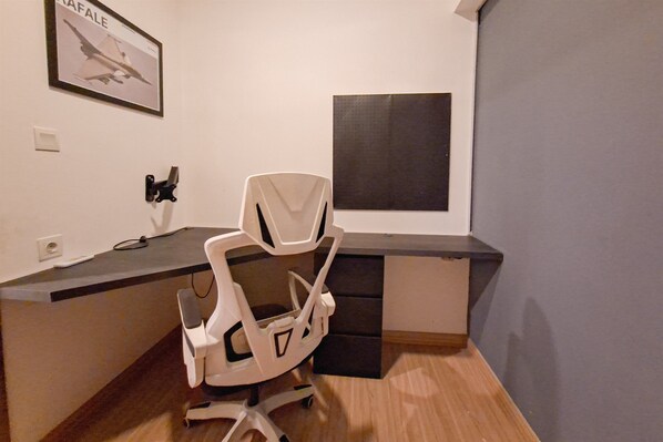 Standard Apartment | Bed sheets - Monochromatic 2Br With Extra Working Room Apartment Sky House Bsd (Pagedangan)