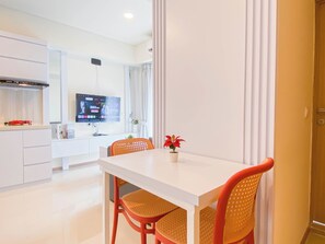 Standard Apartment | In-room dining