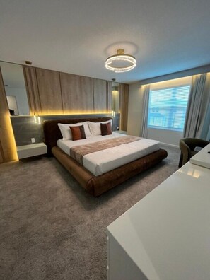 4 bedrooms, iron/ironing board, WiFi, bed sheets