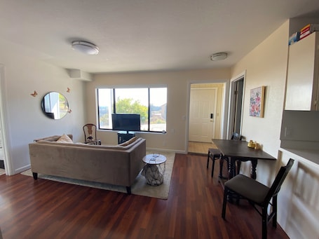 テレビ、暖炉. Lavandine farm welcomes travelers to our oasis above Monterey Bay area!