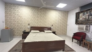 ห้องคอมฟอร์ทซิงเกิล, หลายเตียง, ระเบียง, วิวเมือง | โต๊ะทำงาน, พื้นที่ทำงานแบบใช้แล็ปท็อป, Wi-Fi ฟรี