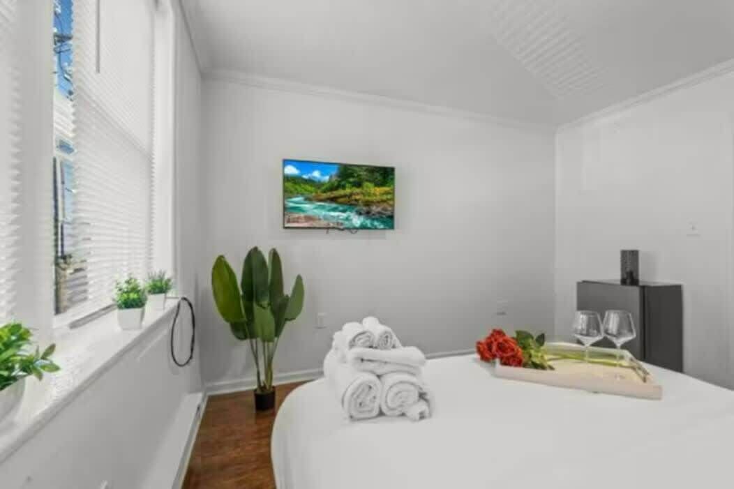 2 makuuhuonetta, vauvan matkasänky, vuodevaatteet