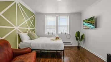 2 makuuhuonetta, vauvan matkasänky, vuodevaatteet