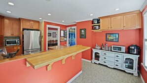 Unclassified image, 4 of 24, button - 2BR Home Foxboro Cntr- 3.5mi to Gillette, walk to bars/food/shops/playgrounds (Foxborough)