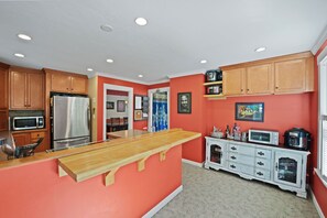 Mikrowelle, Ofen, Herdplatte, Geschirrspüler