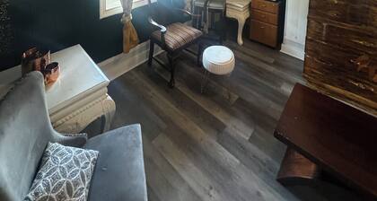 Designer Private Studio Suite – Luxe Bath
