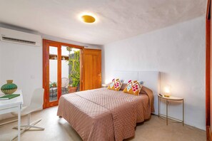3 bedrooms, iron/ironing board, free WiFi, bed sheets - Villa Tina by Villa Plus (Puerto del Carmen)