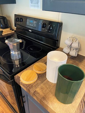 Mikrobølgeovn, ovn og kokeplater