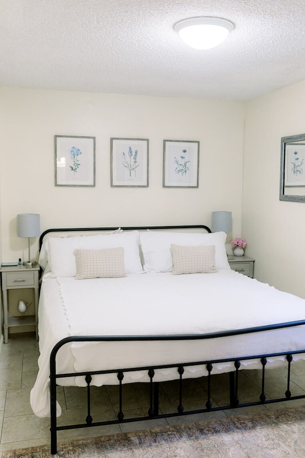 3 bedrooms, iron/ironing board, WiFi, bed sheets