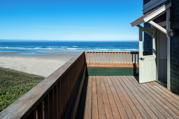 Studio, 1 King Bed, Balcony, Ocean View | Terrace/patio