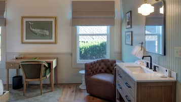 Studio, 1 King Bed, Garden View | Egyptian cotton sheets, premium bedding, individually decorated