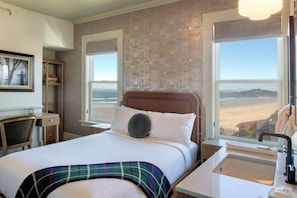 Studio, 1 Tempat Tidur Queen, pemandangan samudra | Seprai katun Mesir, seprai premium, dan didekorasi berbeda-beda