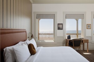 Agatha Christie - Oceanfront King | Egyptian cotton sheets, premium bedding, individually decorated