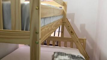 1 dormitorio, escritorio, wifi gratis y ropa de cama