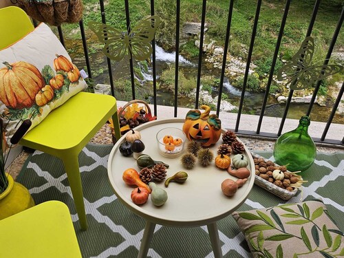 Cozy family home with terraces on the river, surrounded by greenery