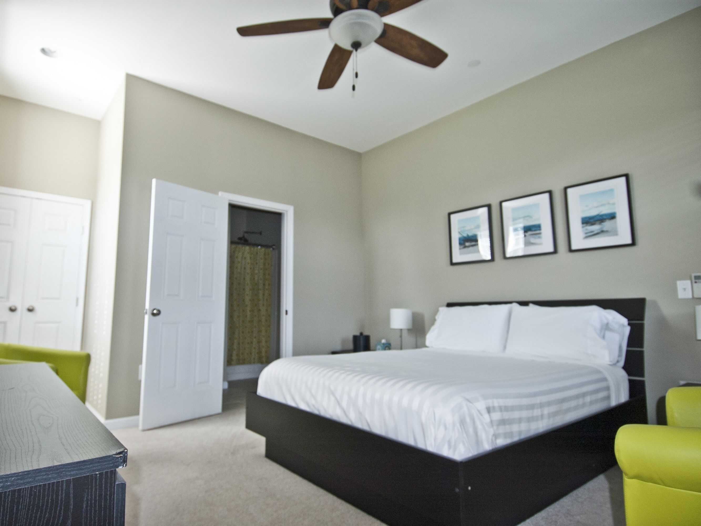 Blackout curtains, soundproofing, iron/ironing board, free WiFi