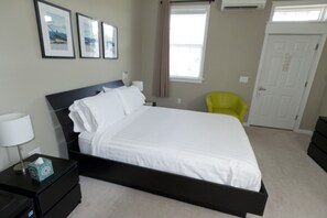 Beach nearby, free beach shuttle, 5 beach bars