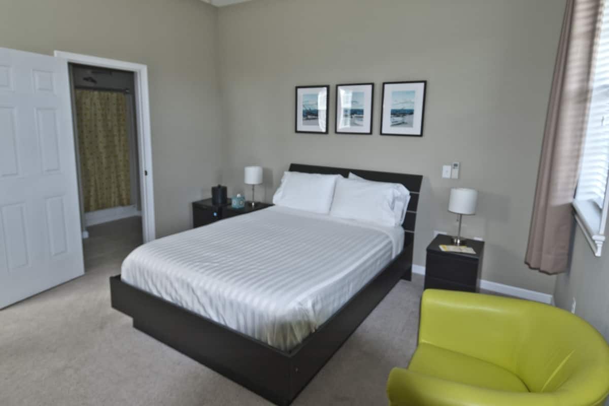 Deluxe Single Room, Balcony, Courtyard View | Blackout curtains, soundproofing, iron/ironing board, free WiFi