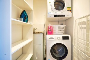 Interior - Cosy Retreat - 2BR Apt with Pool, Gym, Steam&Sauna (Adelaide)