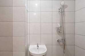 Standard Studio | Bathroom