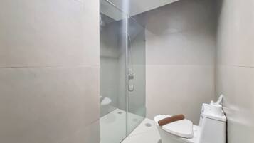 Standard Apartment | Bathroom