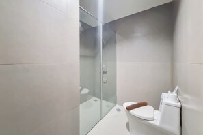 Standard Apartment | Bathroom