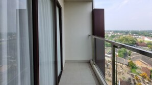 A balcony with a view of a residential area. - Well Furnished 1Br At Patraland Amarta Apartment (Ngaglik)