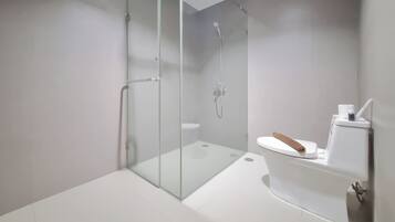 Standard Apartment | Bathroom