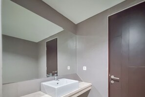 Standard Apartment | Bathroom