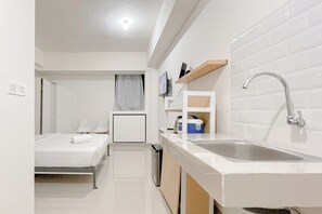 Interior - Compact Studio (No Kitchen) At Bandaraya - Tallasa City Makassar Apartment (Makassar)